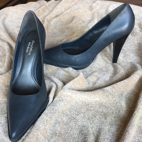vera wang pumps